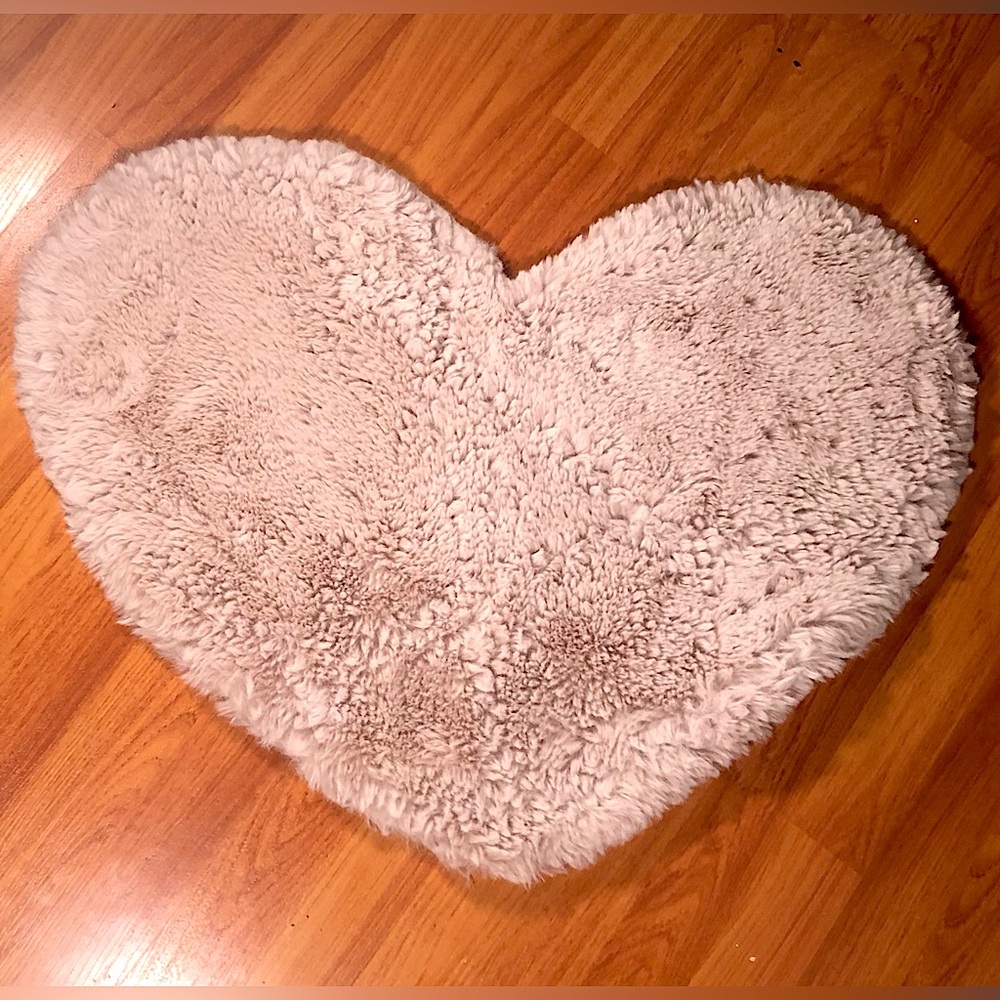 Adorable faux fur heart shaped pink area rug! 💕💕💕